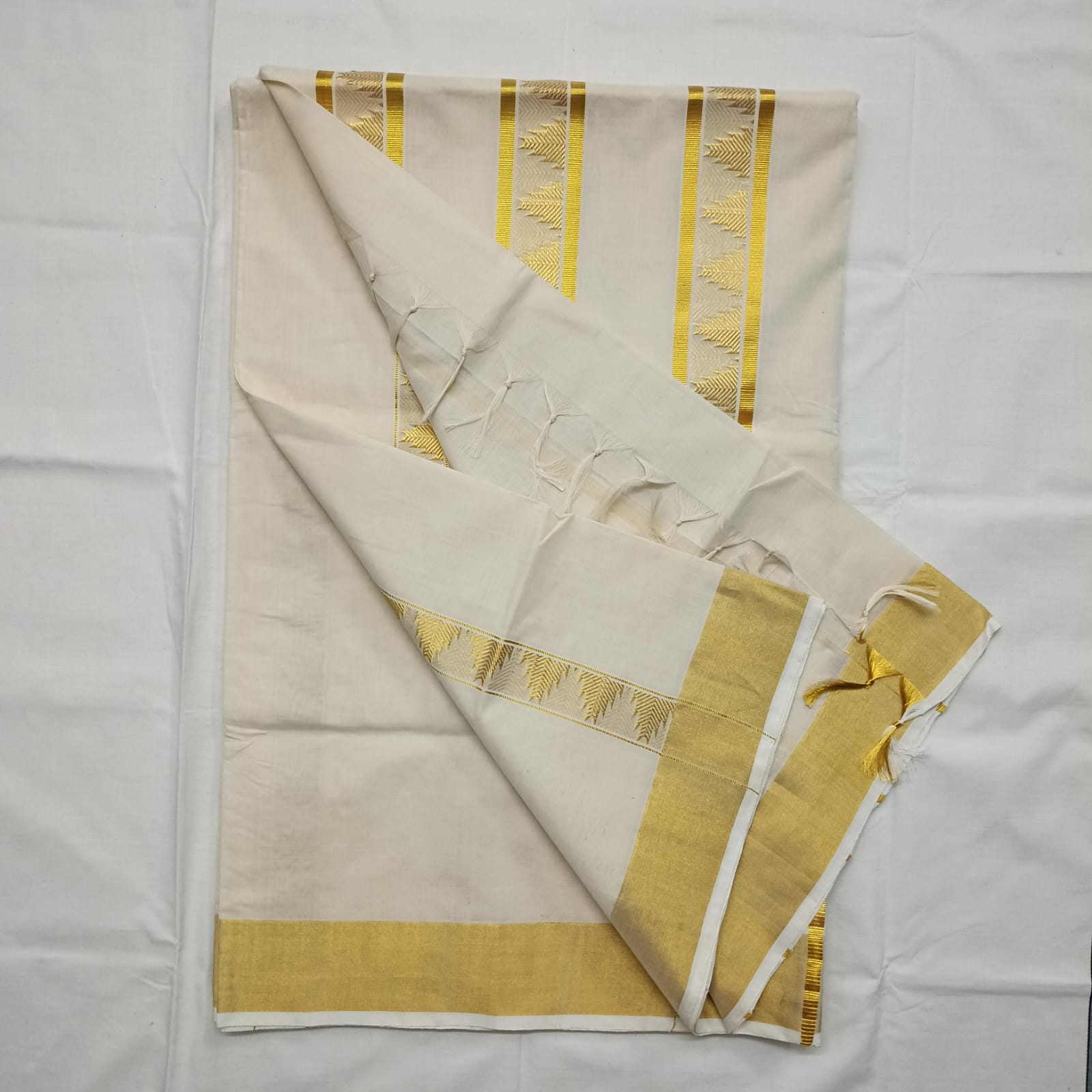 Kasavu saree